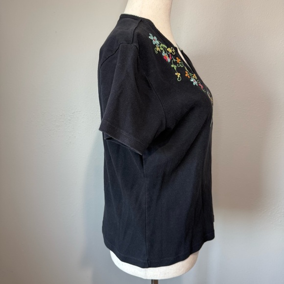 Gloria Vanderbilt Black Tee with Floral Embroidery - Picture 5 of 7